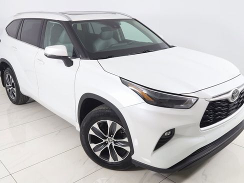 Used 2023 Toyota Highlander XLE image 19