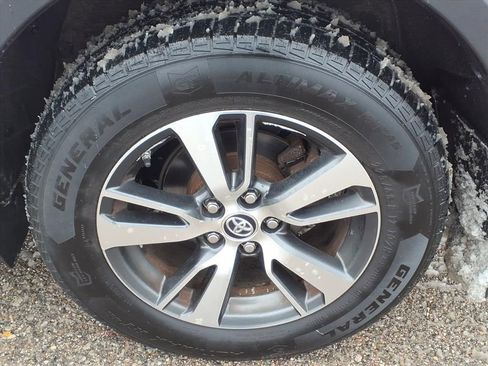 Used 2016 Toyota RAV4 XLE w/ Four Season Floor Mat Package image 9