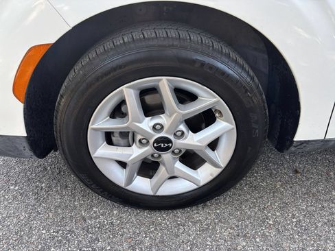 Used 2025 Kia Soul LX w/ LX Technology Package FWD image 27