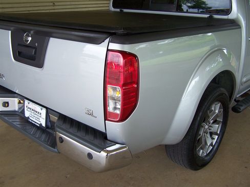 Used 2019 Nissan Frontier SL image 19