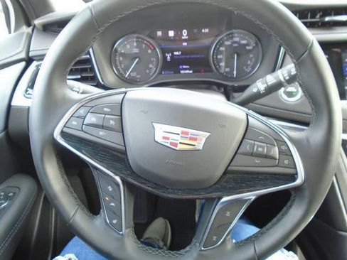 Used 2025 Cadillac XT5 Premium Luxury w/ Technology Package AWD/4WD image 8