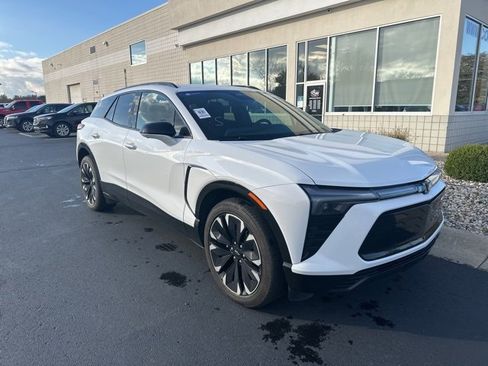 Used 2024 Chevrolet Blazer EV RS image 3