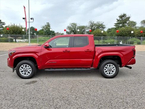 Certified 2024 Toyota Tacoma SR5 AWD/4WD image 8