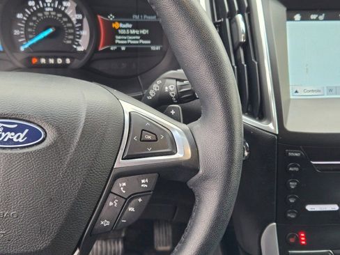 Used 2018 Ford Edge Titanium w/ Technology Package image 32