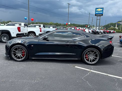 Used 2018 Chevrolet Camaro SS w/ LPO, Ground Effects Package RWD image 9