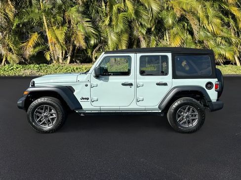 Used 2024 Jeep Wrangler Unlimited Sport AWD/4WD image 9