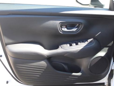 Used 2023 Honda HR-V LX image 15