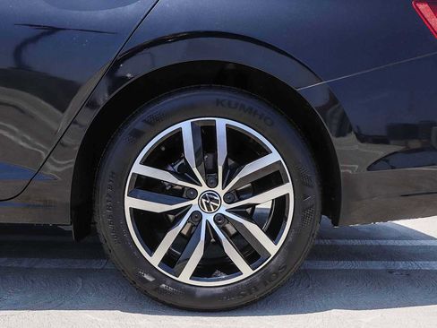 Certified 2025 Volkswagen Jetta SE FWD image 10