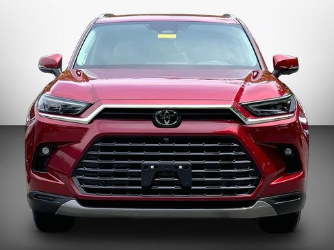 Used 2024 Toyota Grand Highlander AWD image 5
