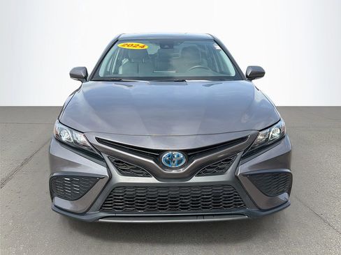 Used 2024 Toyota Camry SE image 10