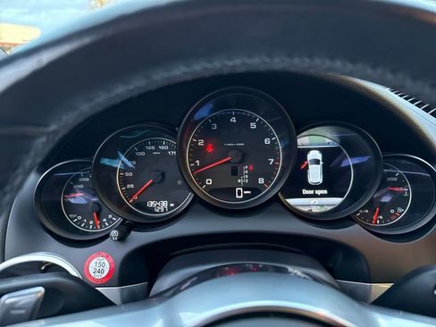 Used 2016 Porsche Cayenne image 22