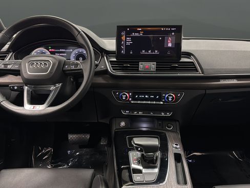 Used 2024 Audi Q5 e Premium Plus w/ Premium Plus Package AWD/4WD image 11