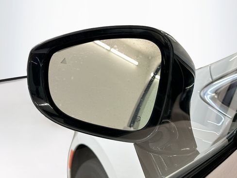 Used 2024 Chrysler Pacifica Touring-L image 16