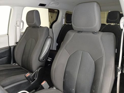 Used 2023 Chrysler Voyager LX image 11