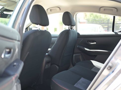 Used 2025 Nissan Sentra SR FWD image 9