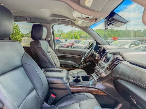 Used 2017 Chevrolet Suburban LT image 21