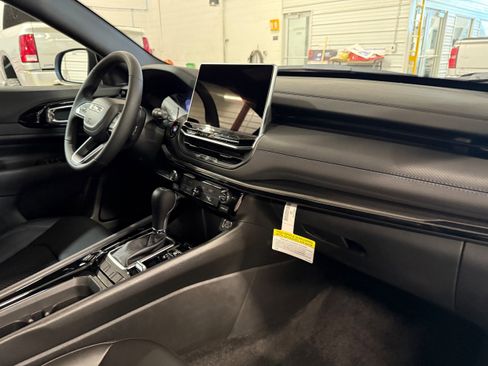 New 2026 Jeep Compass Latitude image 10