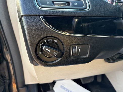 Used 2017 Dodge Grand Caravan SXT image 34