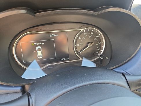 Used 2025 Nissan Versa SV w/ Trunk Package image 9