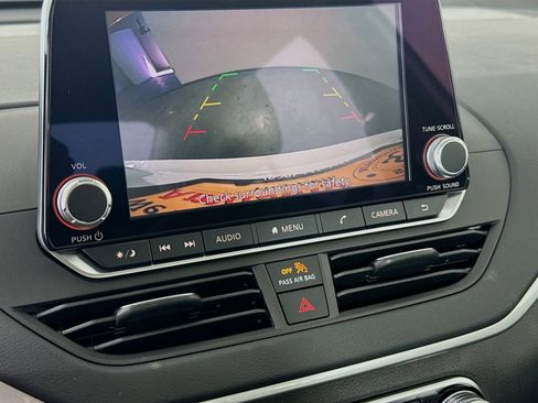 Used 2025 Nissan Altima 2.5 S image 13