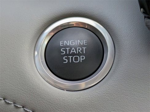 Used 2024 Toyota Highlander Platinum image 34