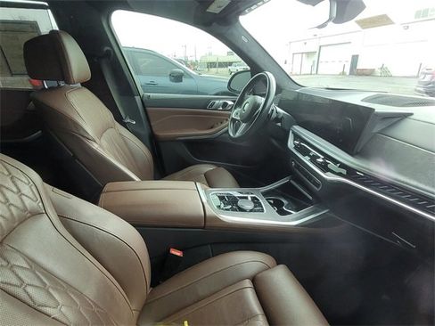 Used 2024 BMW X7 M60i image 7