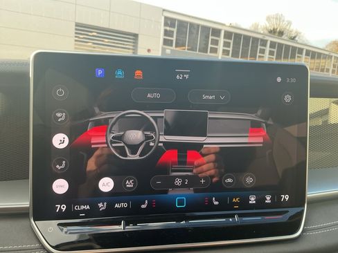 New 2026 Volkswagen Tiguan SE R-Line image 18