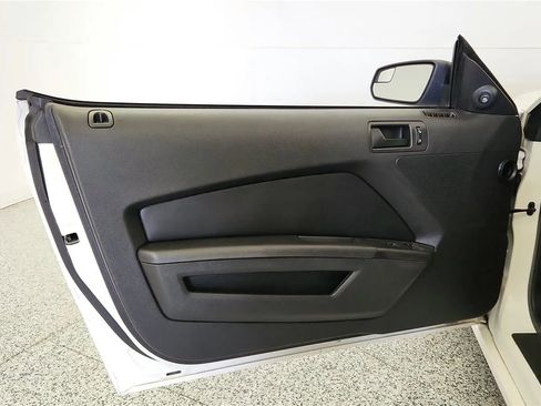 Used 2013 Ford Mustang V6 image 27