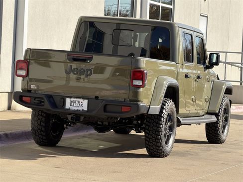 New 2025 Jeep Gladiator Sport image 5