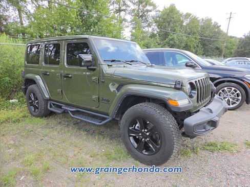 Used 2023 Jeep Wrangler Unlimited Sahara AWD/4WD image 5