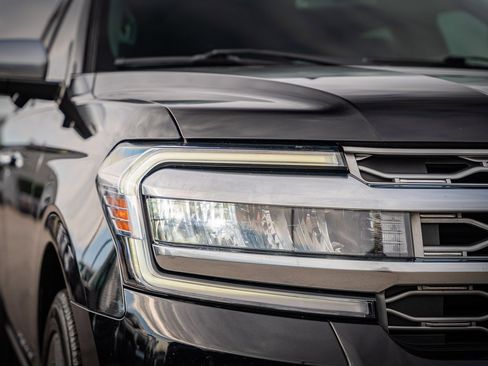 Certified 2023 Ford Expedition Platinum image 11