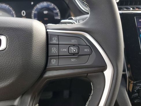 New 2025 Jeep Grand Cherokee Altitude image 25