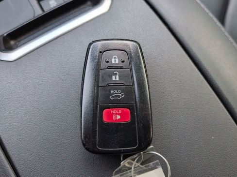 Used 2021 Toyota Highlander XLE FWD image 29