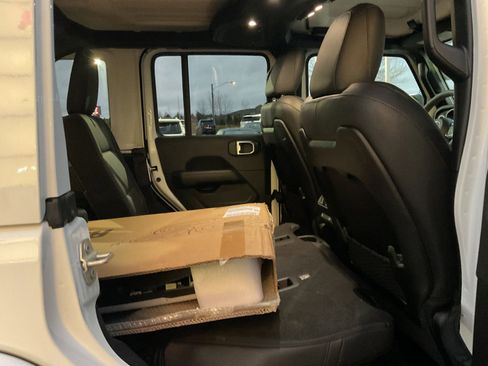 Used 2024 Jeep Wrangler Sahara image 16