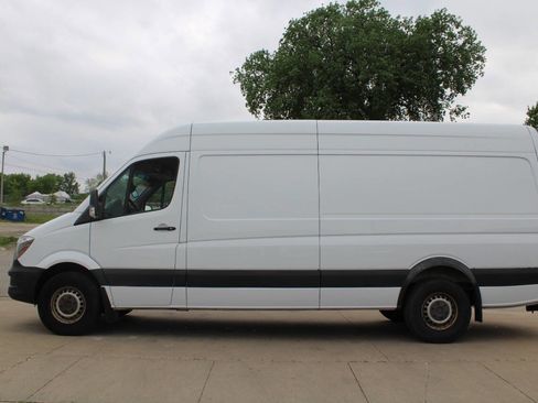 Used 2015 Mercedes-Benz Sprinter 2500 image 5