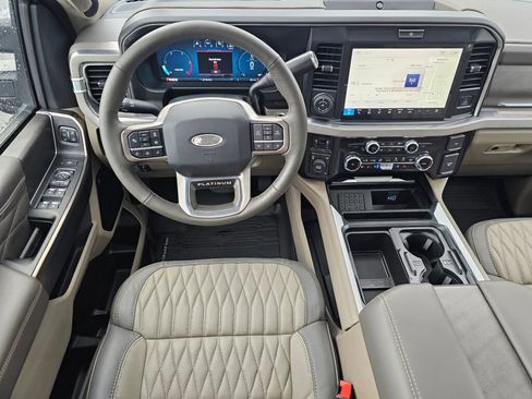 Used 2025 Ford F450 Platinum w/ Platinum Plus Package image 16