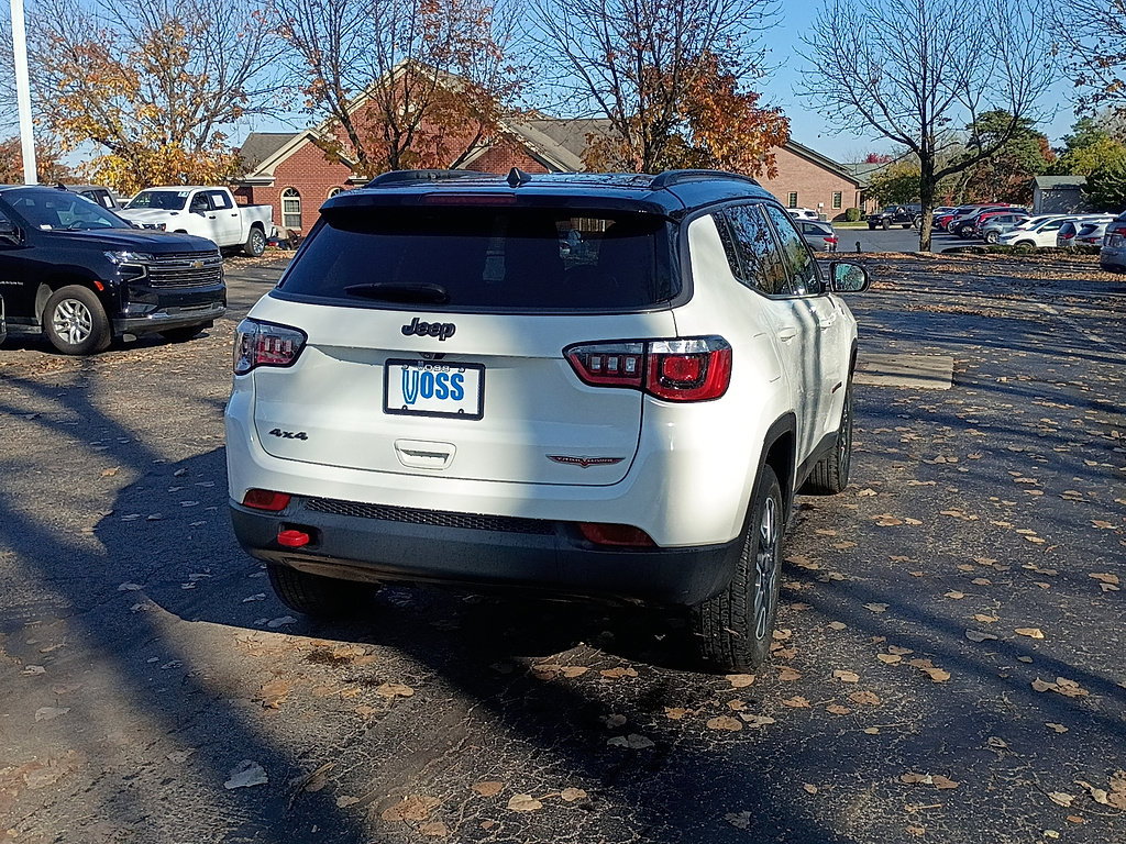 Used 2019 Jeep Compass Trailhawk w/ Cold Weather Group AWD/4WD image 3