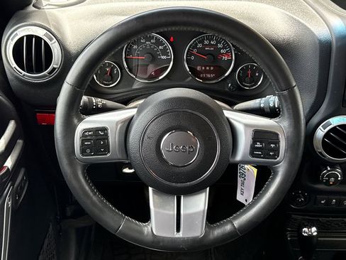 Used 2016 Jeep Wrangler Unlimited Rubicon AWD/4WD image 15