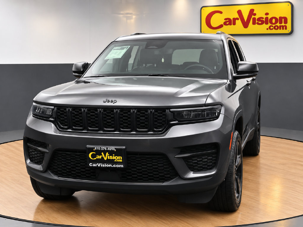 Used 2023 Jeep Grand Cherokee Altitude AWD/4WD image 3