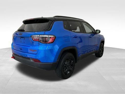 Used 2023 Jeep Compass Trailhawk w/ Trailhawk Convenience Group AWD/4WD image 5