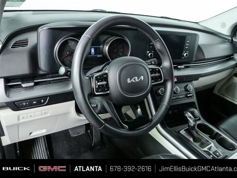 Used 2022 Kia Carnival LX FWD image 4