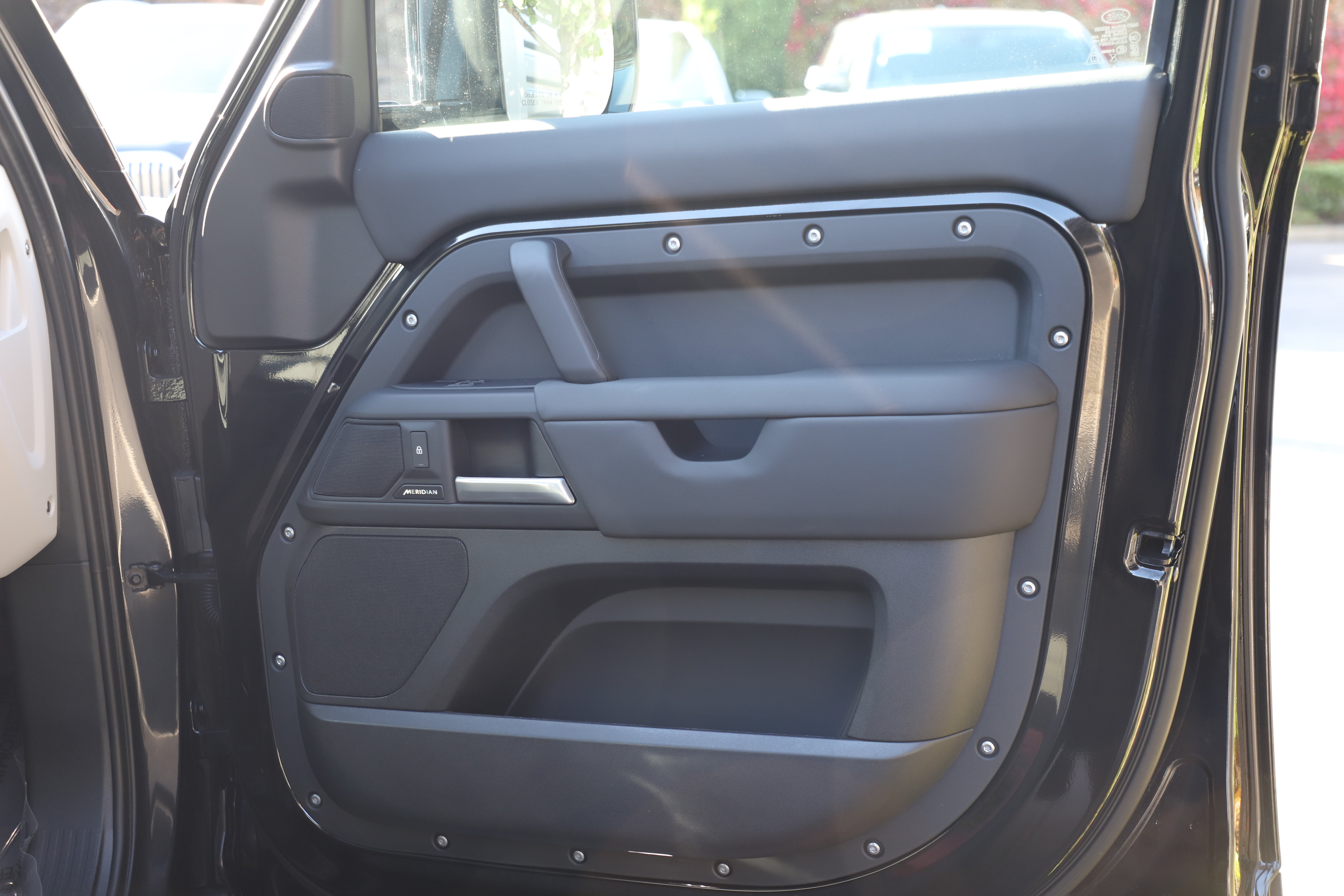Used 2025 Land Rover Defender 110 S AWD/4WD image 9