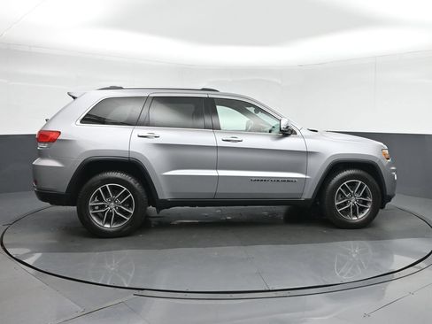 Used 2017 Jeep Grand Cherokee Limited AWD/4WD image 8