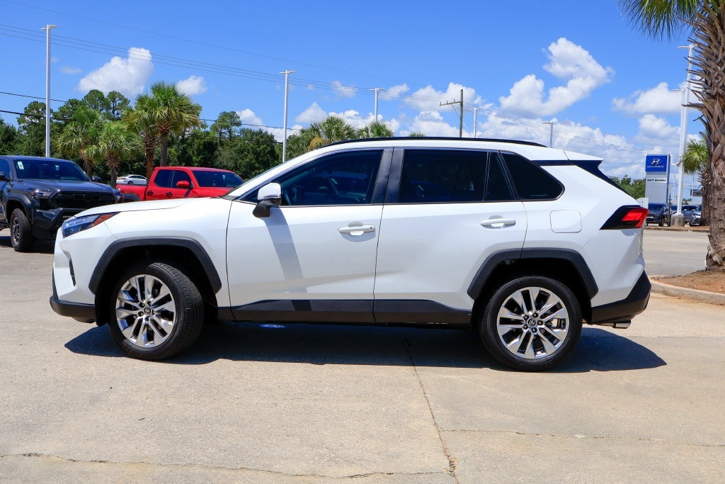 Used 2025 Toyota RAV4 XLE Premium AWD/4WD image 27