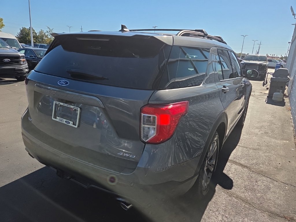 Used 2024 Ford Explorer XLT w/ Equipment Group 202A AWD/4WD image 10