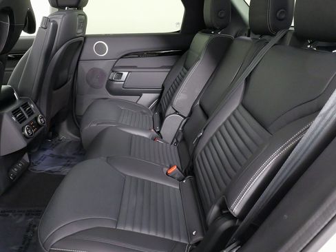 Used 2024 Land Rover Discovery S image 39