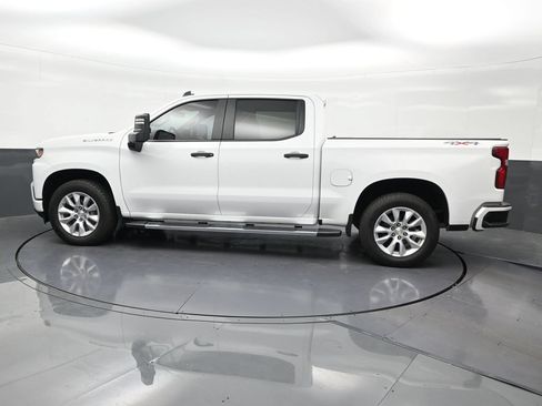 Used 2021 Chevrolet Silverado 1500 Custom w/ Custom Max Trailering Package AWD/4WD image 2