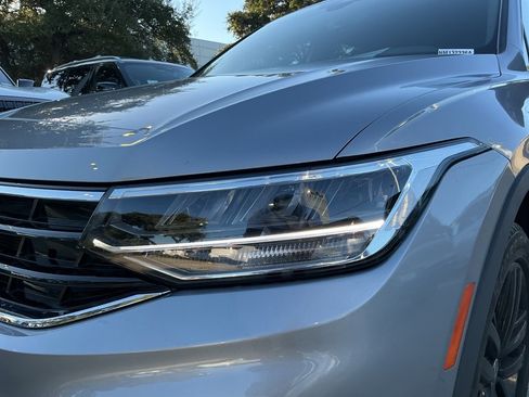 Used 2022 Volkswagen Tiguan SE R-Line image 8