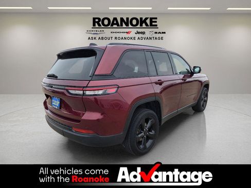 Used 2024 Jeep Grand Cherokee Altitude image 11