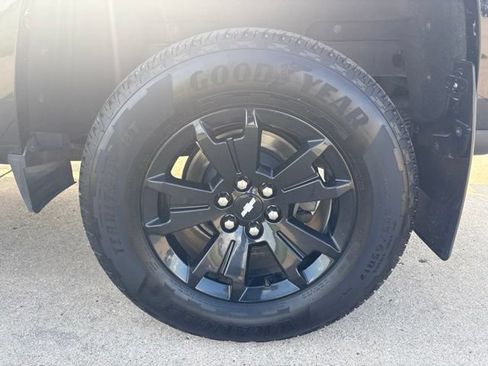 Used 2017 Chevrolet Colorado Z71 w/ Z71 Midnight Edition AWD/4WD image 9